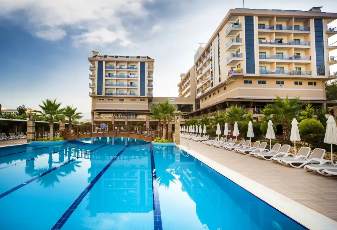Basen w hotelu Dizalya Palm Garden