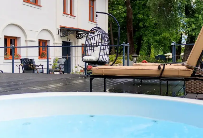 Basen w hotelu Dwór Prezydencki
