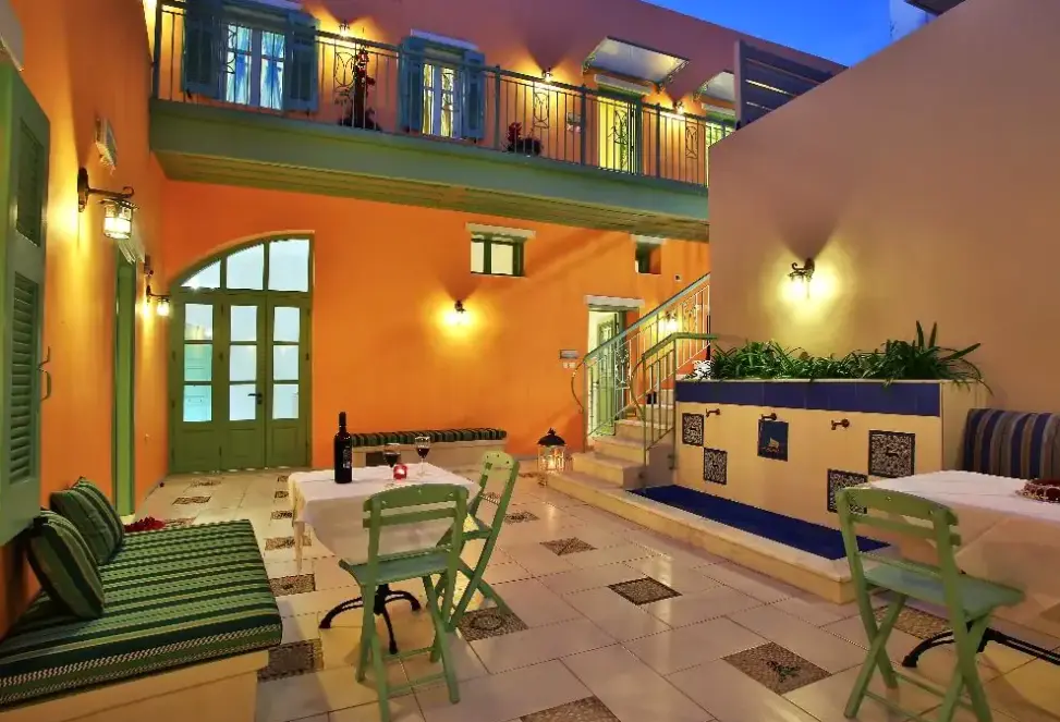 Hotel Efchi Suites 1904