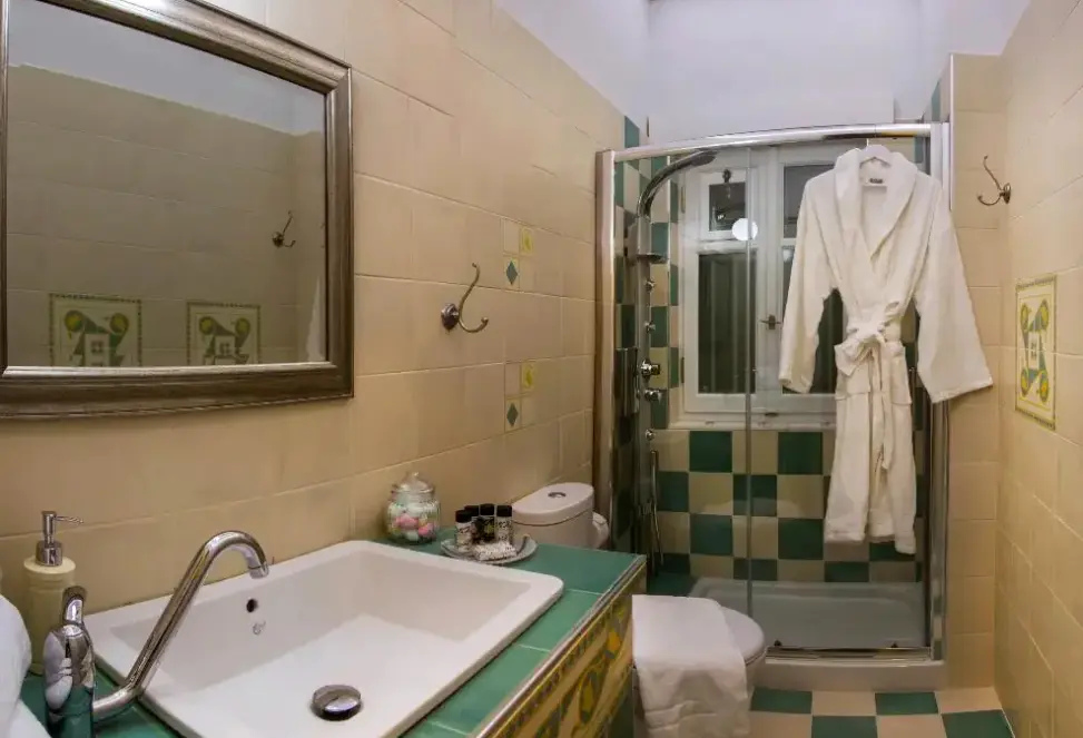 Łazienka w pokoju hotelu Efchi Suites 1904