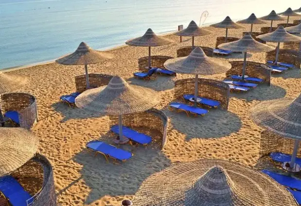 Plaża przy hotelu El Malikia Resort Abu Dabbab (ex.Sol Y Mar)