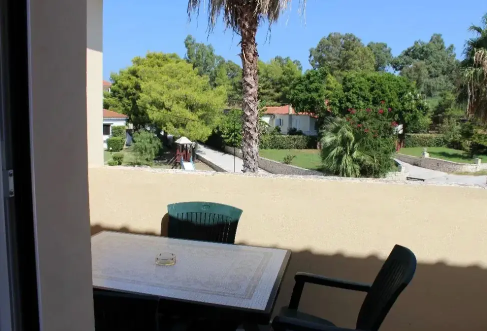 Widok z hotelu Elanthi Village