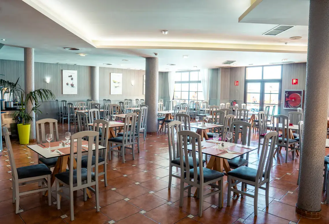 Restauracja i jedzenie w hotelu Elba Castillo San Jorge & Antigua