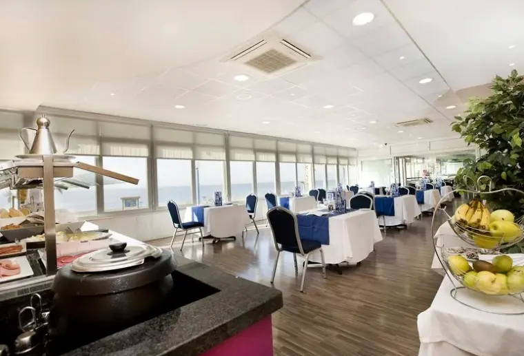 Restauracja i jedzenie w hotelu Fay Victoria Beach (ex. Elimar)