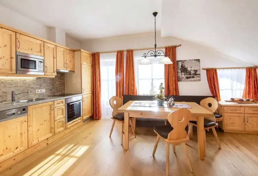 Restauracja i jedzenie w hotelu Ferienhaus Behamhof
