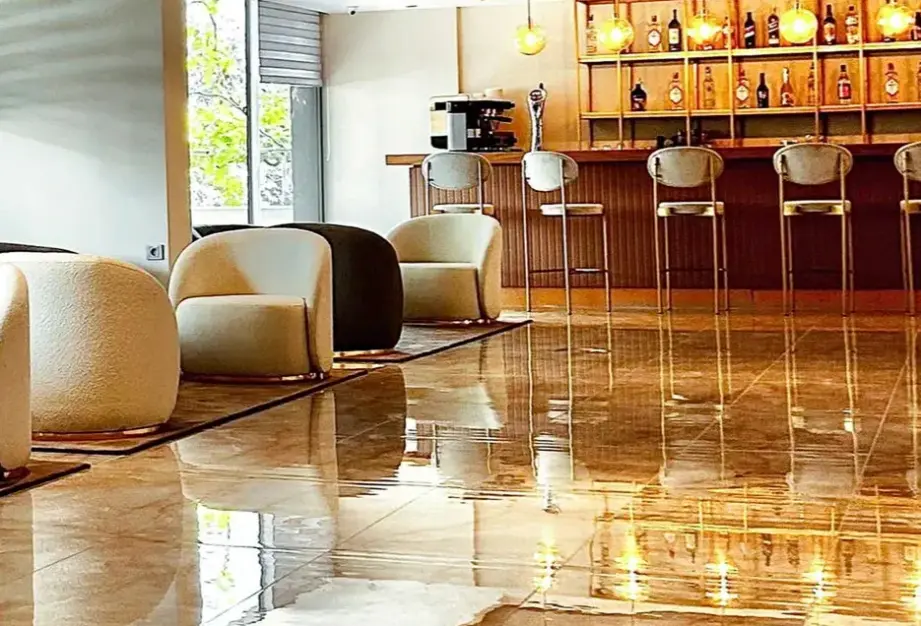 Restauracja i jedzenie w hotelu Fifty Five Suites