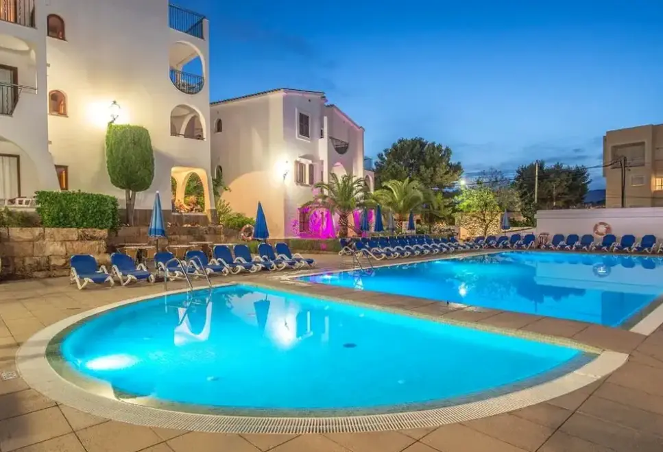 Basen w hotelu Flipflop Surfing Playa Apartments