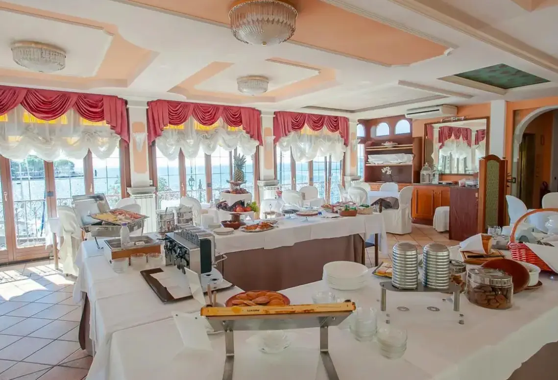 Restauracja i jedzenie w hotelu Garda Sol Aparthotel & Spa