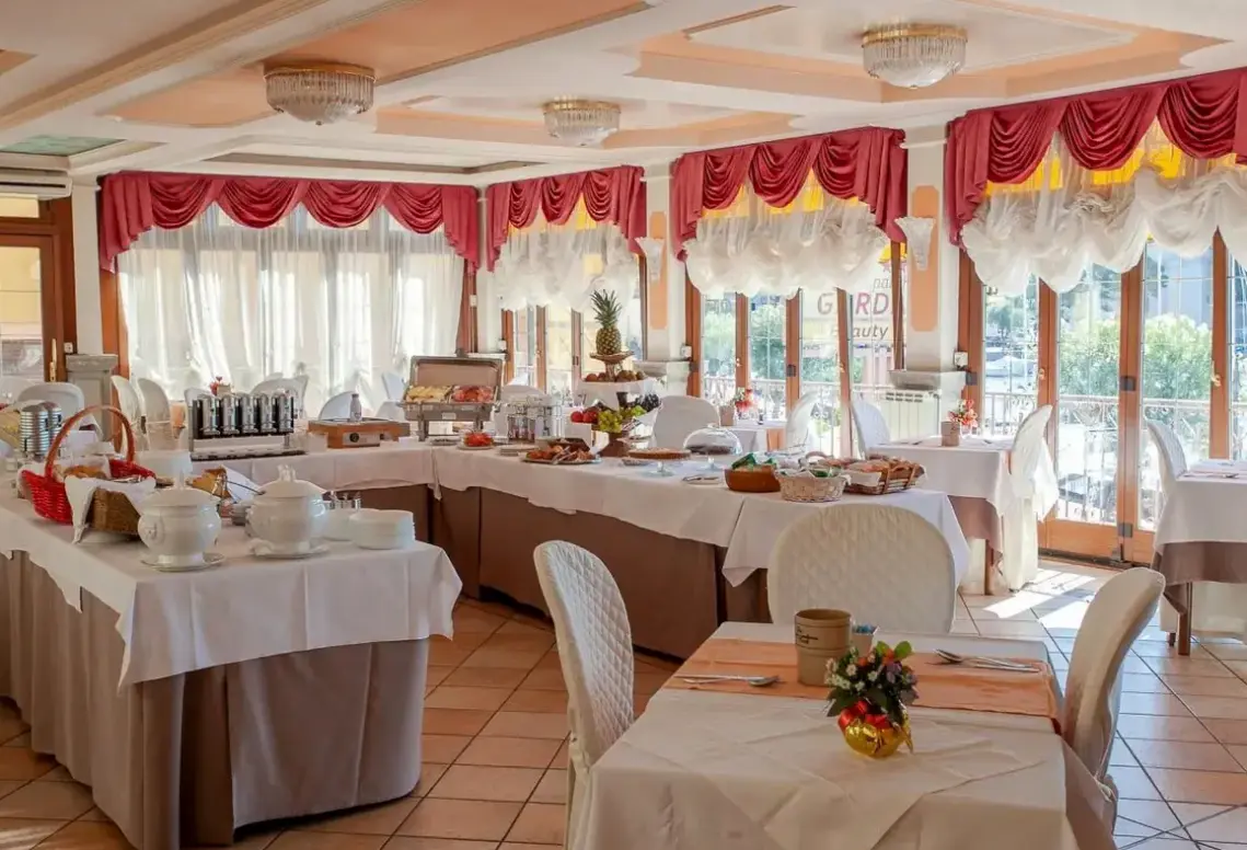 Restauracja i jedzenie w hotelu Garda Sol Aparthotel & Spa