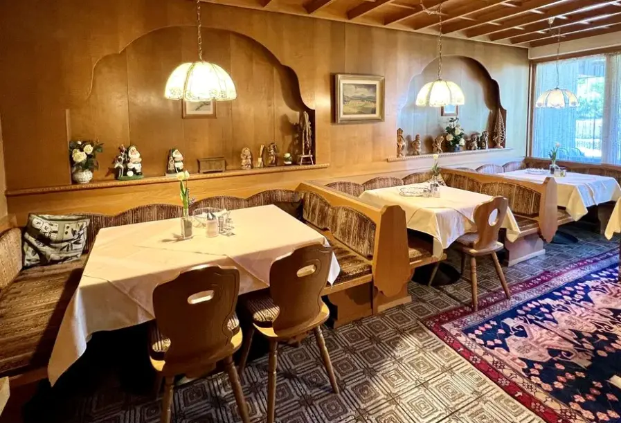 Restauracja i jedzenie w hotelu Garni Maximilian