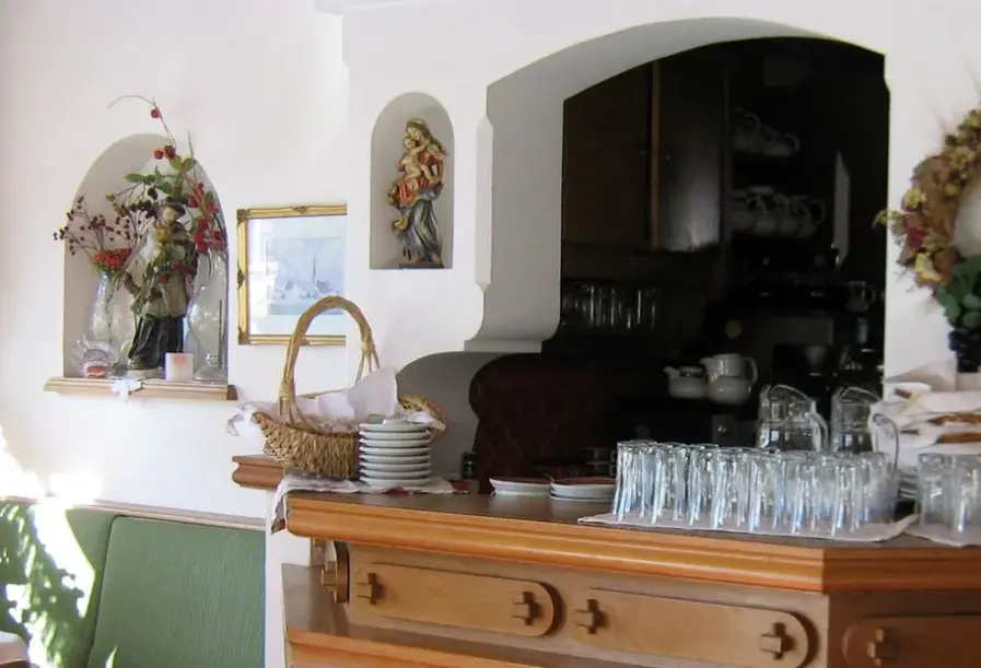 Restauracja i jedzenie w hotelu Gastehaus Larchenheim