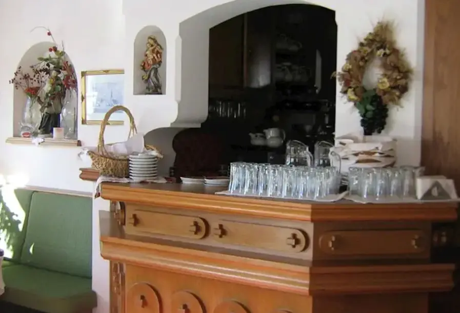 Restauracja i jedzenie w hotelu Gastehaus Larchenheim