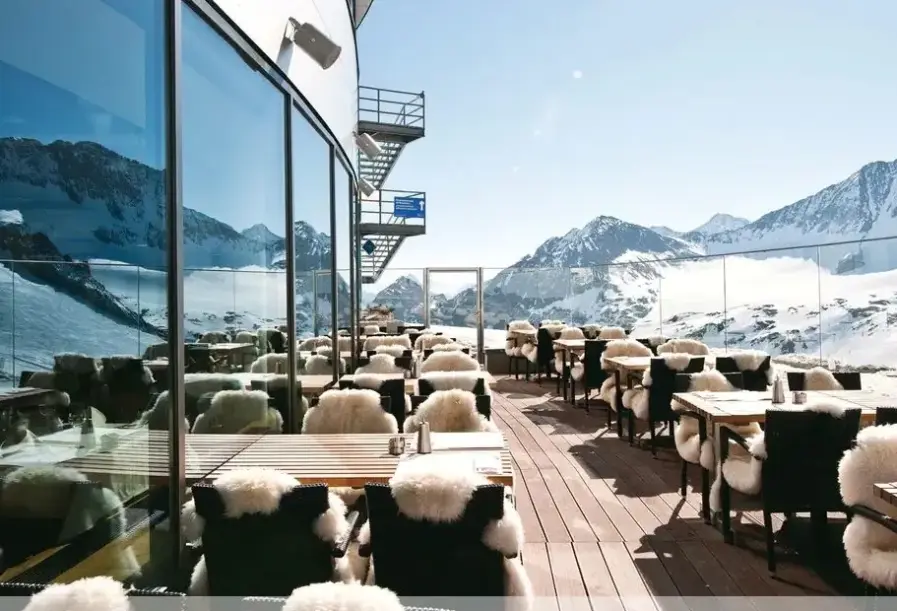 Restauracja i jedzenie w hotelu Gasthof Sportalm