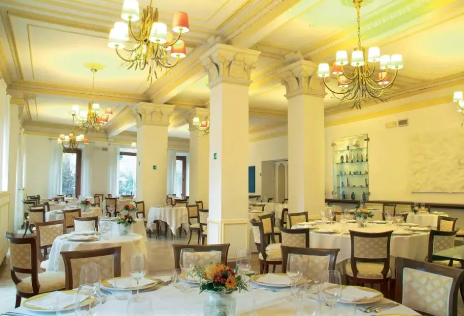 Restauracja i jedzenie w hotelu GH Croce di Malta