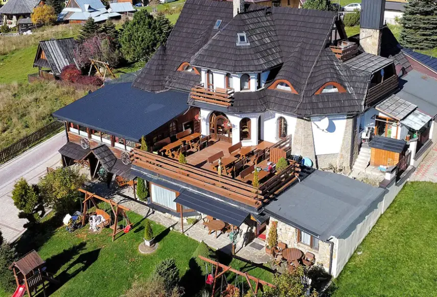 Widok z hotelu Górski Pałacyk