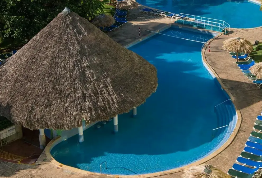 Basen w hotelu Gran Caribe Palma Real
