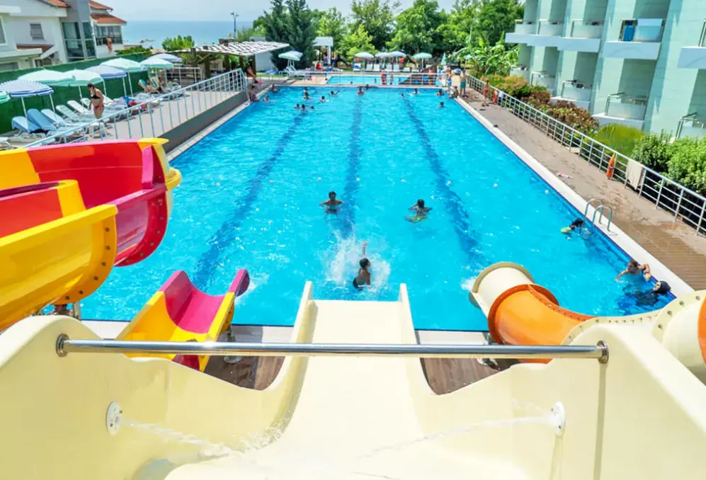Basen w hotelu Grand Belish