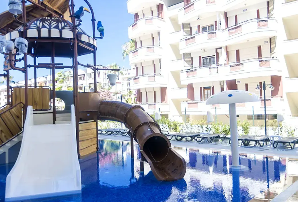 Basen w hotelu Grand Kolibri Prestige & Spa