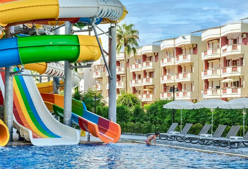 Basen w hotelu Grand Kolibri Prestige & Spa
