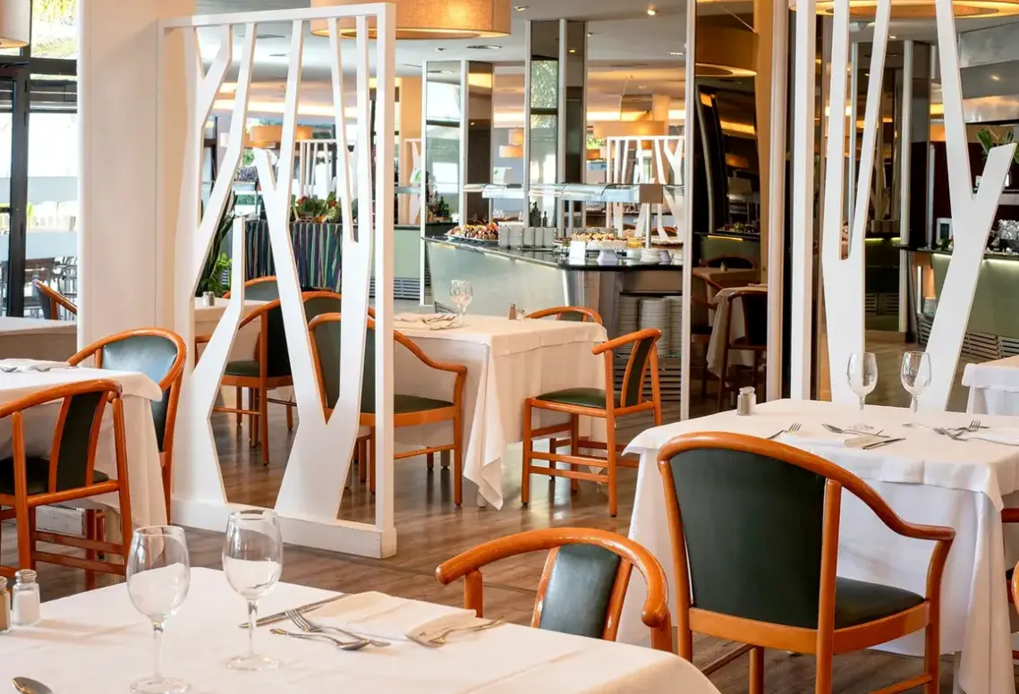 Restauracja i jedzenie w hotelu Grand Tequise Playa (ex. Be Live)