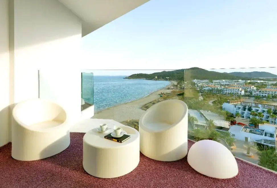 Plaża przy hotelu Hard Rock Ibiza (ex. Fiesta Club Don Toni)
