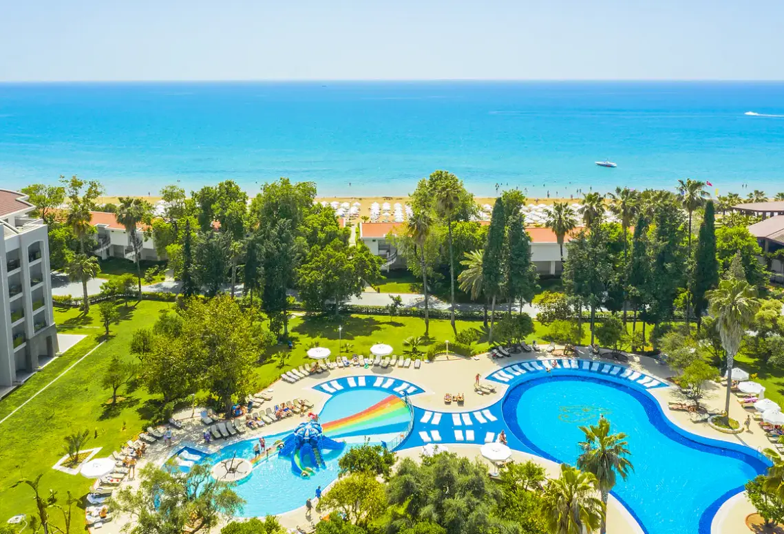 Basen w hotelu Horus Paradise Luxury Resort
