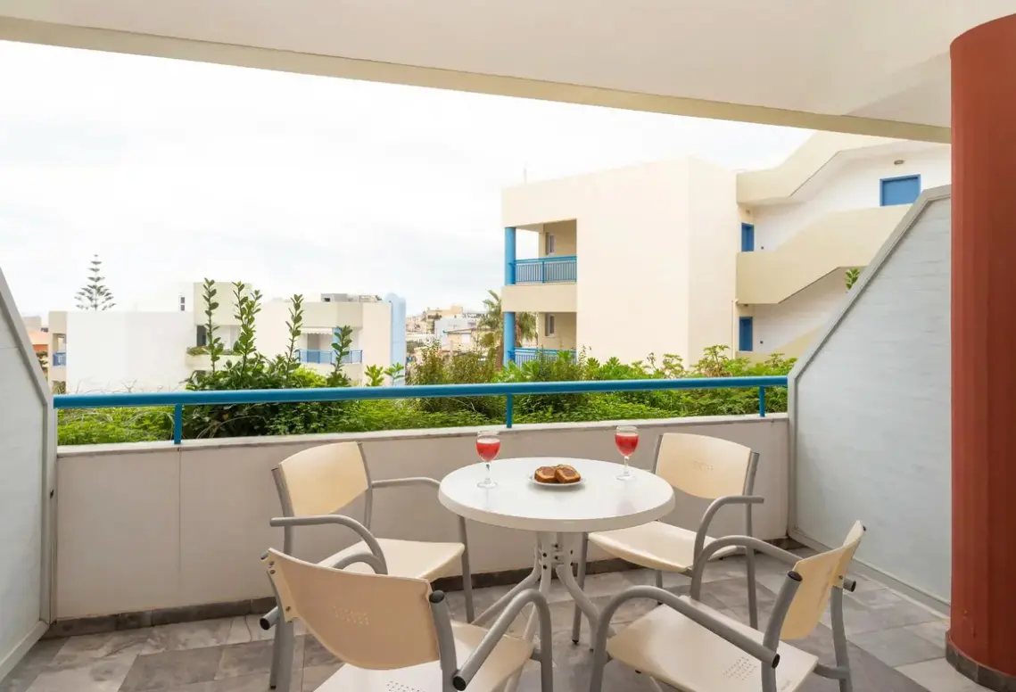 Widok z hotelu Ibiscos Garden