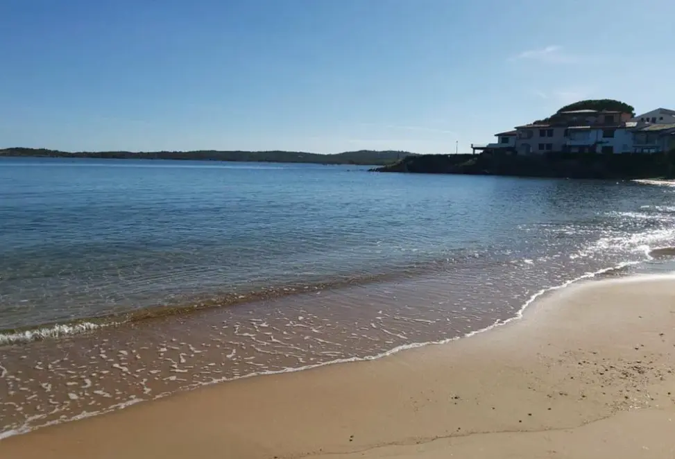 Plaża przy hotelu Il Faro di Molara