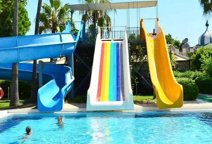 Basen w hotelu Insula Resort