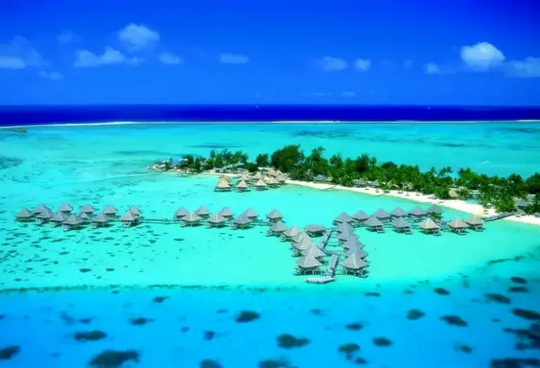 Plaża przy hotelu InterContinental Le Moana Resort Bora