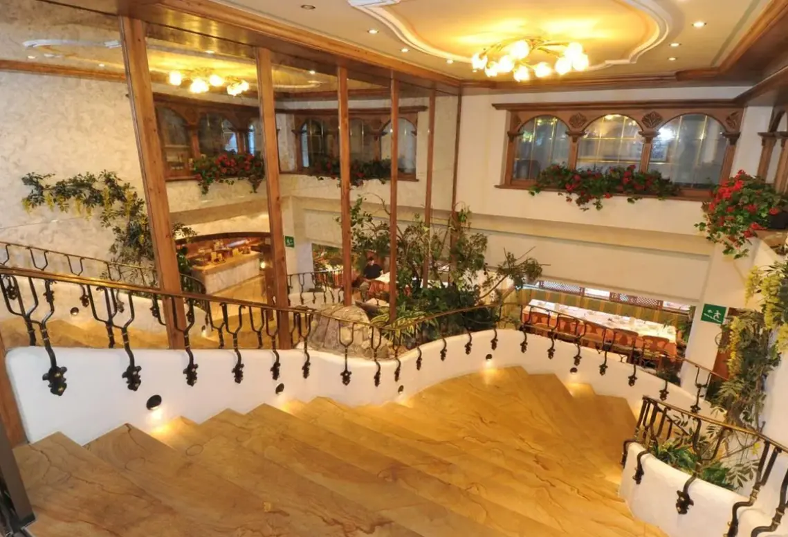 Restauracja i jedzenie w hotelu Intermonti