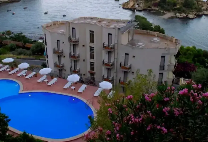 Basen w hotelu Isola Bella