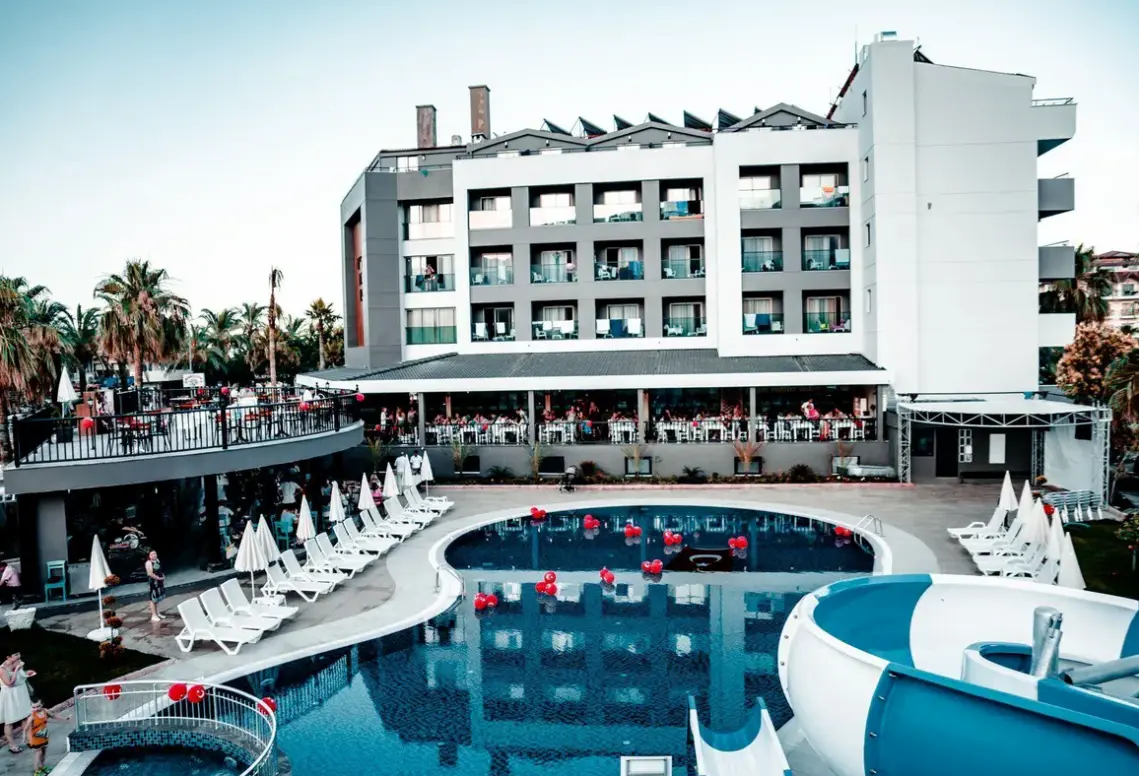 Basen w hotelu Istanbul Beach Hotel (ex. Blauhimmel)