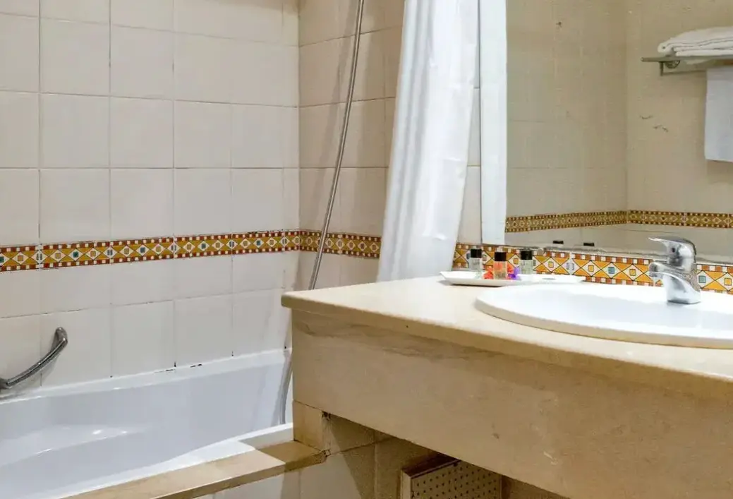 Łazienka w pokoju hotelu Itropika Beach