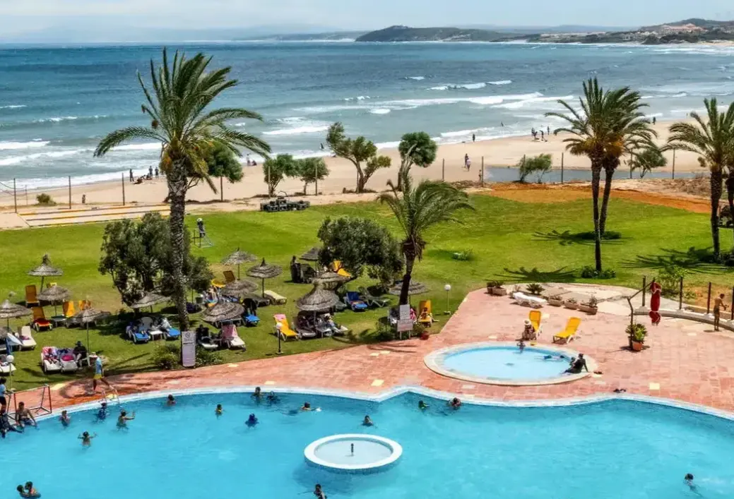 Basen w hotelu Itropika Beach