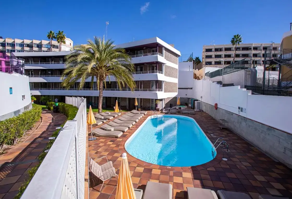 Basen w hotelu Jacarandas Beach (Playa del Ingles)
