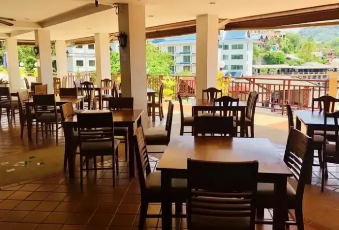 Restauracja i jedzenie w hotelu Jiraporn Hill Resort Patong
