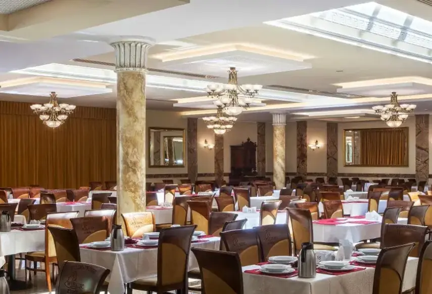Restauracja i jedzenie w hotelu Jutrzenka Medical SPA