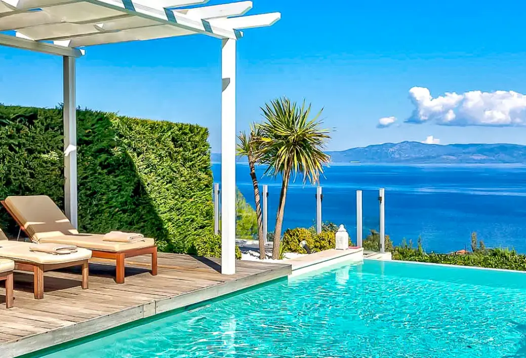 Basen w hotelu Kappa Resort (ex Kappa Luxury Villas & Suites)