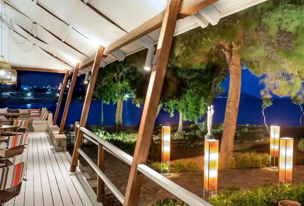Restauracja i jedzenie w hotelu Karystion