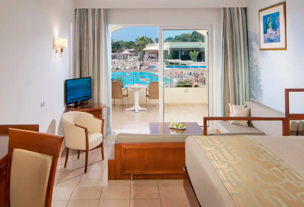 Pokój w hotelu Kipriotis Maris Suites (ex Iberostar)