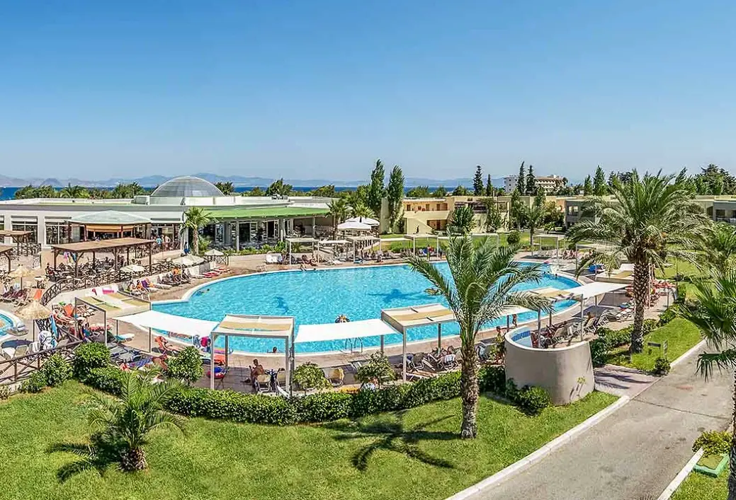 Basen w hotelu Kipriotis Maris Suites (ex Iberostar)