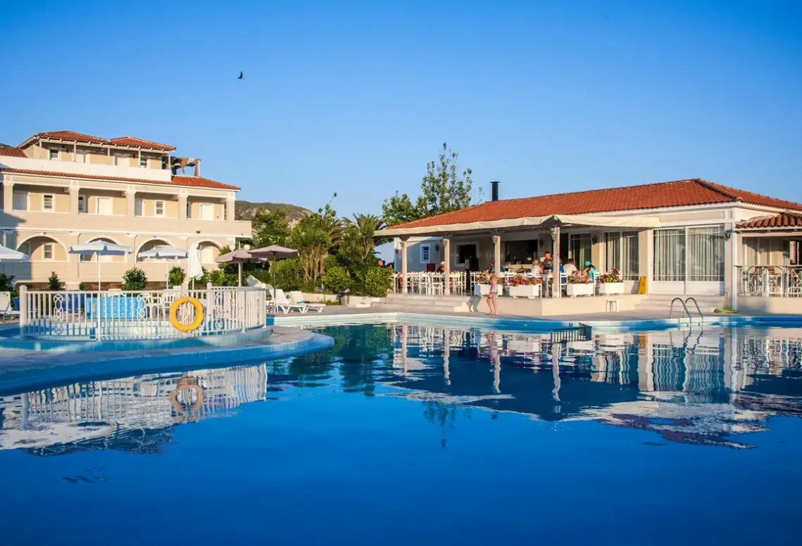 Basen w hotelu Klelia
