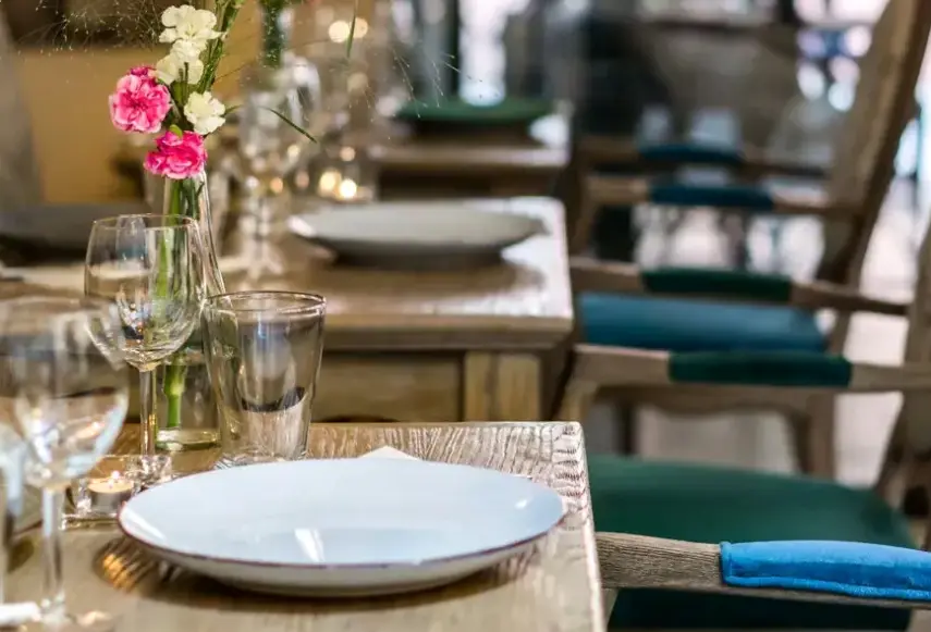 Restauracja i jedzenie w hotelu Kolegiacki
