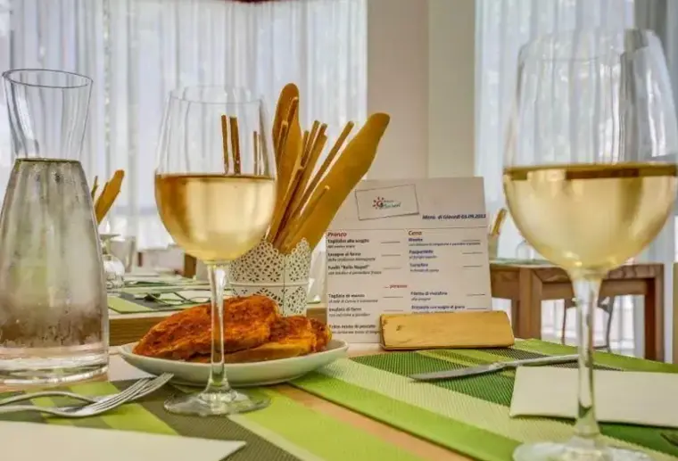 Restauracja i jedzenie w hotelu Konrad