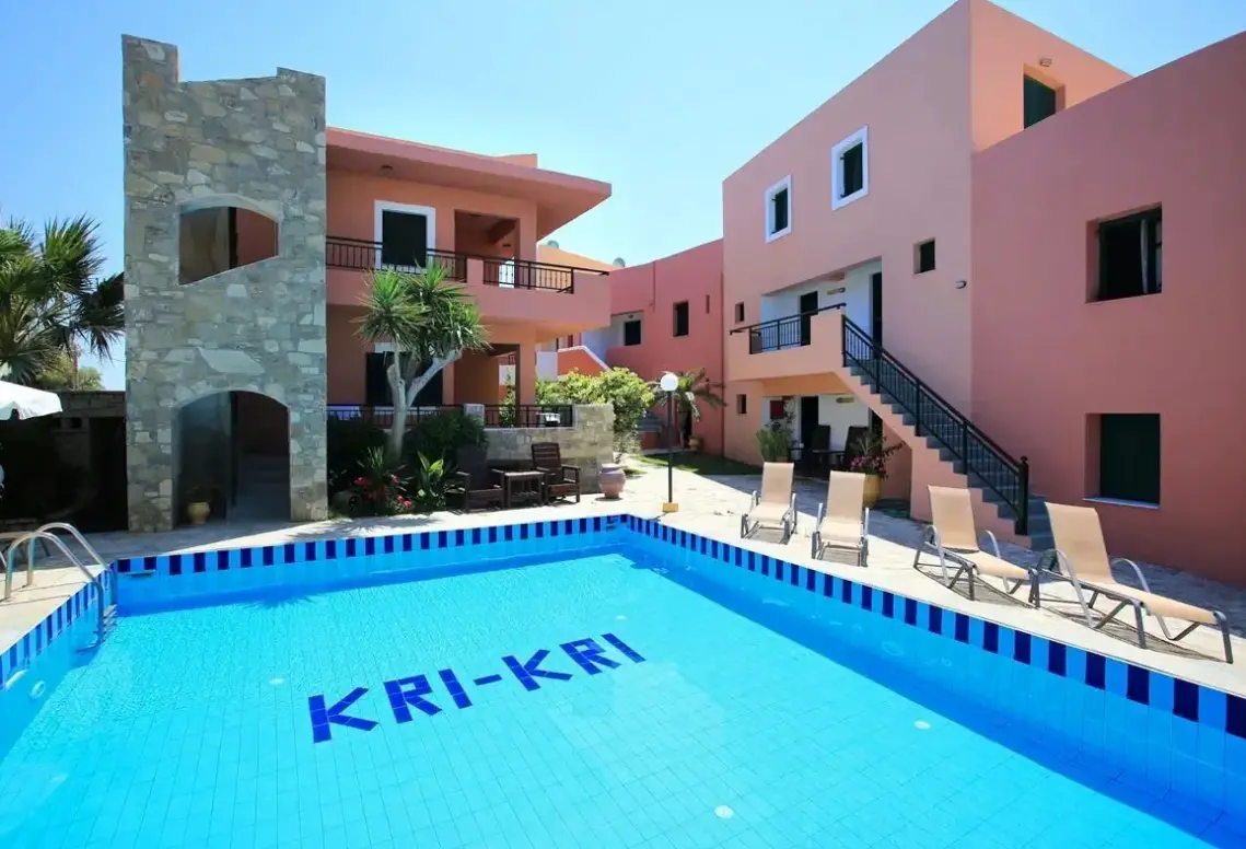 Basen w hotelu Kri Kri Village