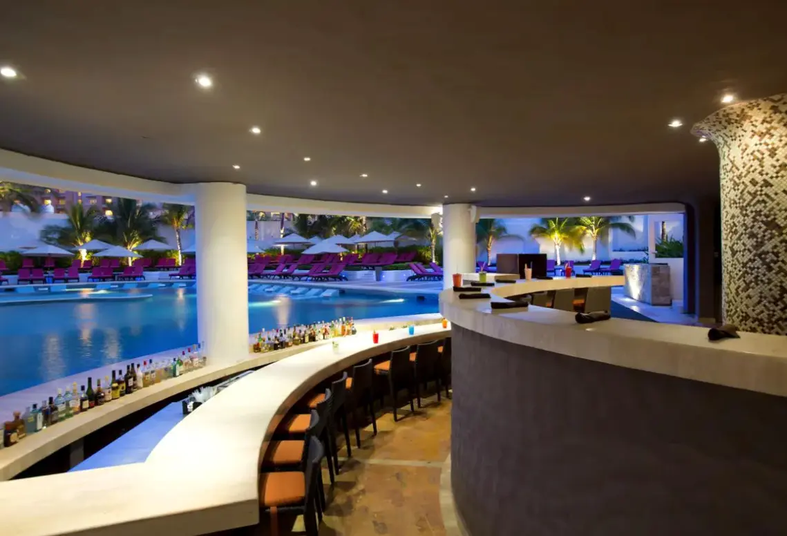 Restauracja i jedzenie w hotelu Krystal Altitude Cancun (ex. Krystal Grand Cancun)