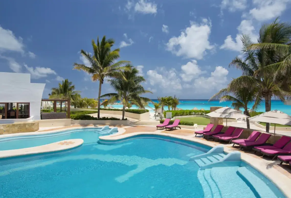 Basen w hotelu Krystal Altitude Cancun (ex. Krystal Grand Cancun)
