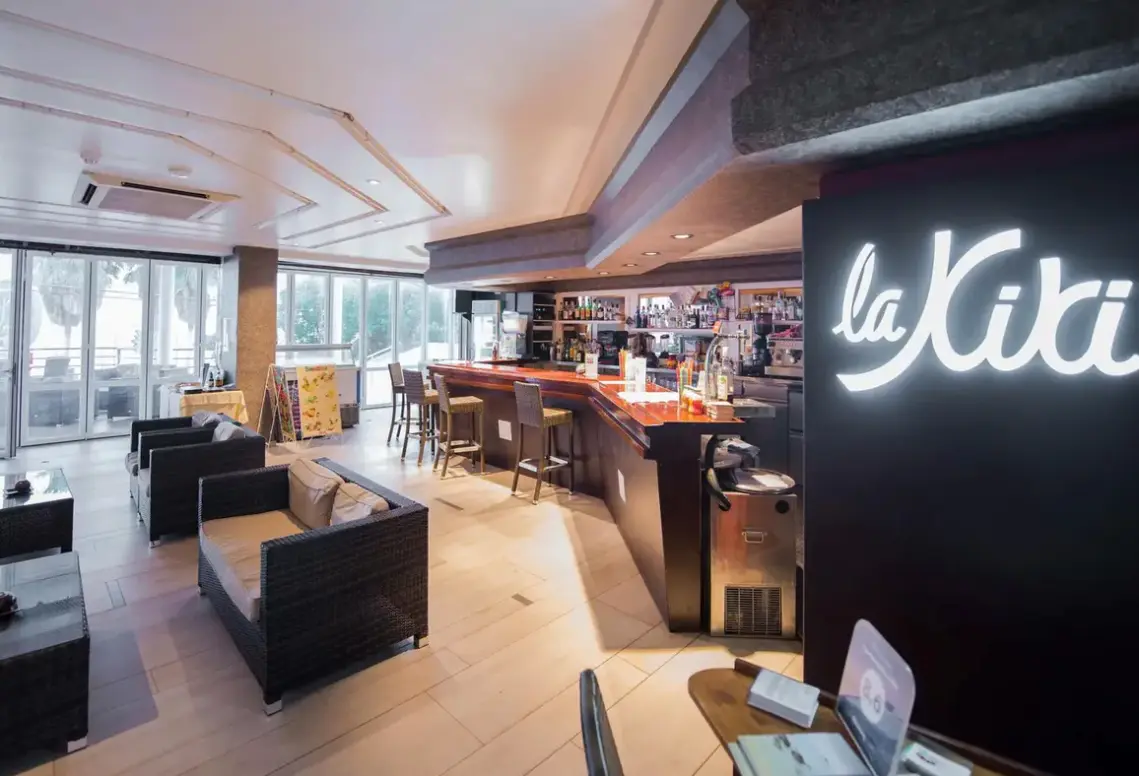 Restauracja i jedzenie w hotelu La Kiki Apartments
