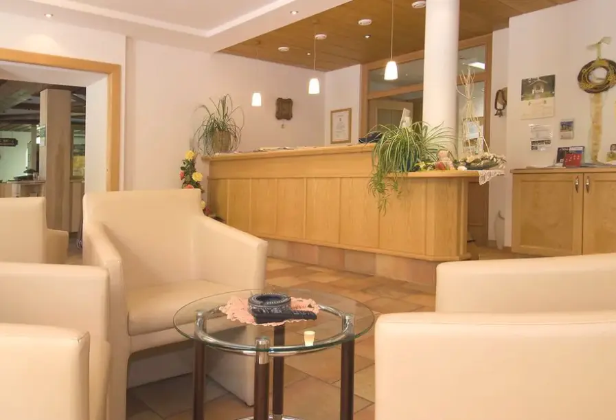 Lobby hotelu Landhotel Gasthaus Traunstein